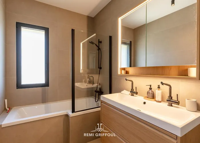 L'elegance 115 M 4 2 Guests Design & Nature